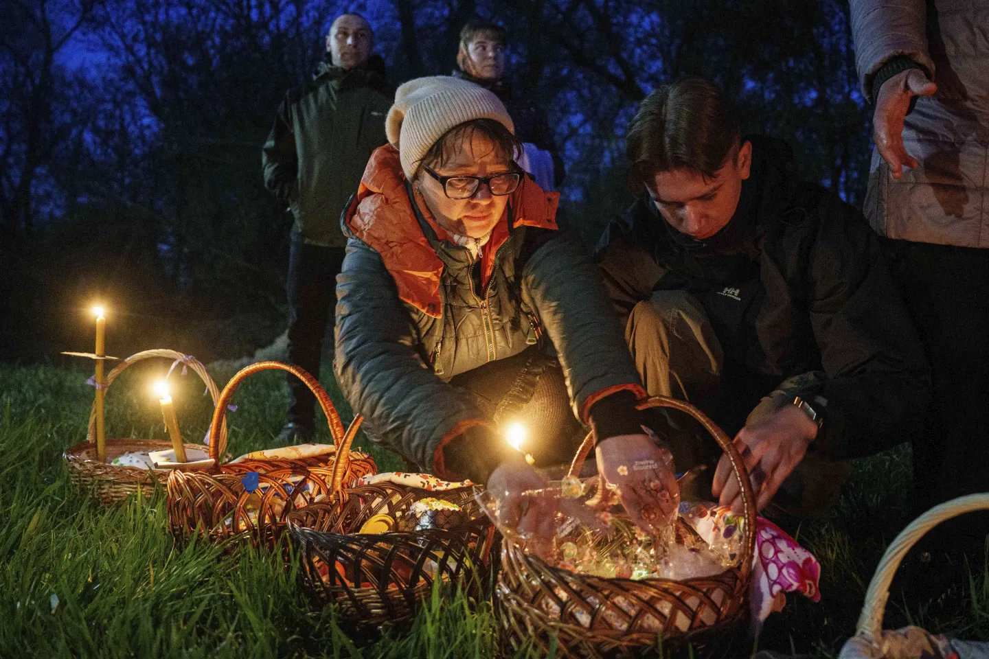 Українці святкують Великдень серед руїн і сумніваються в перемир’ї з Росією